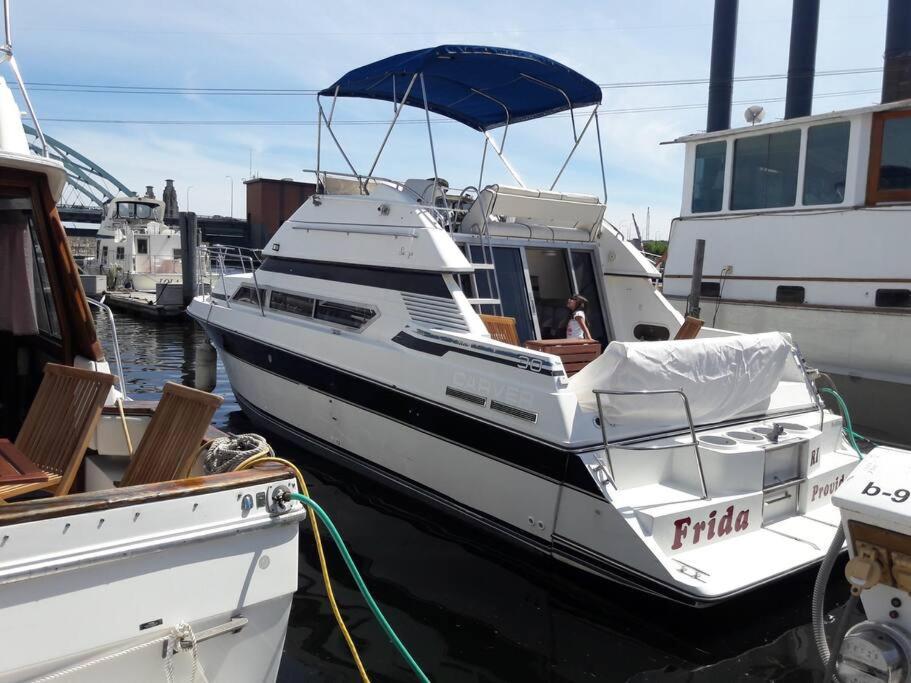 Yacht Stay Providence Marina Екстер'єр фото